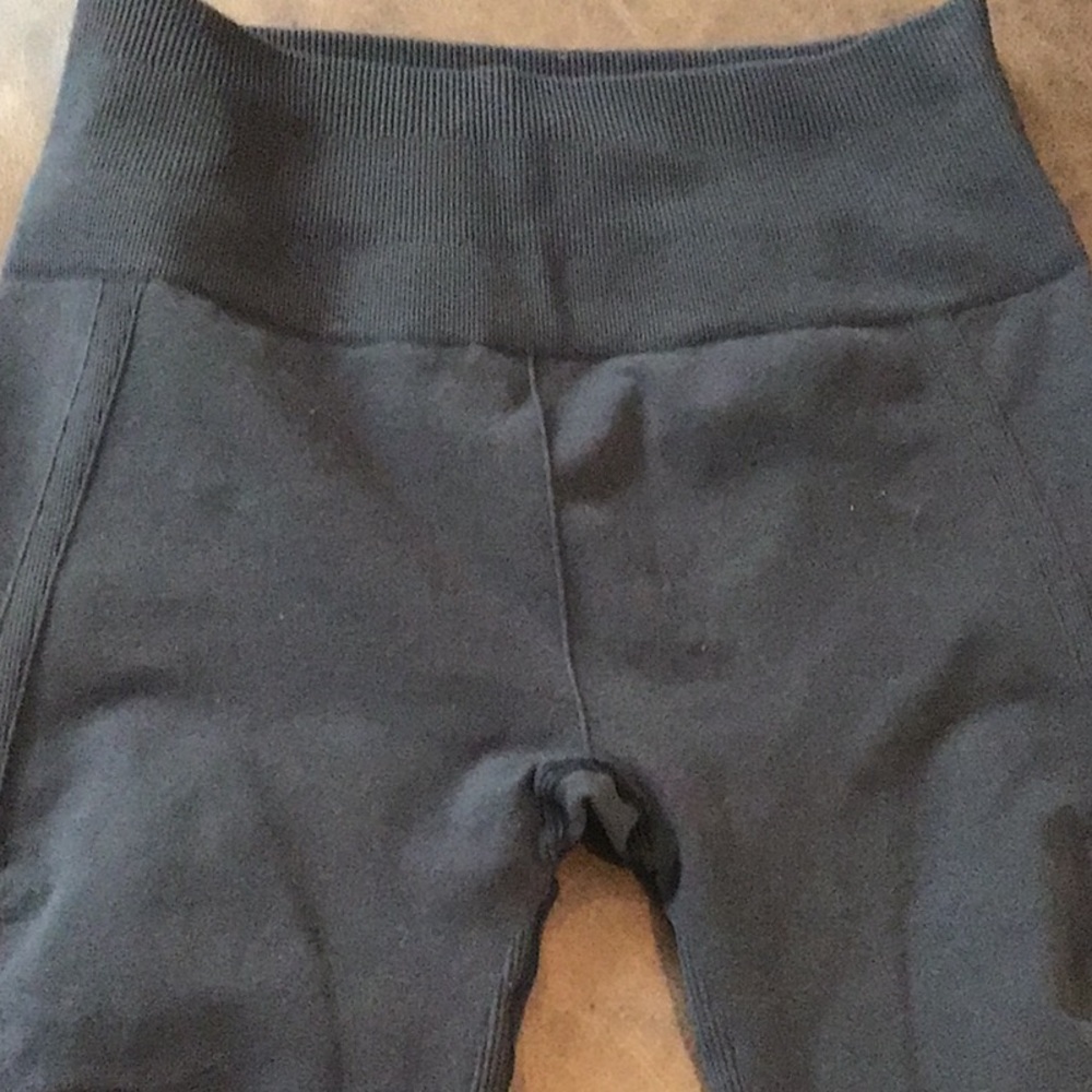 Lululemon Black Compression Cropped Leggings - image 5